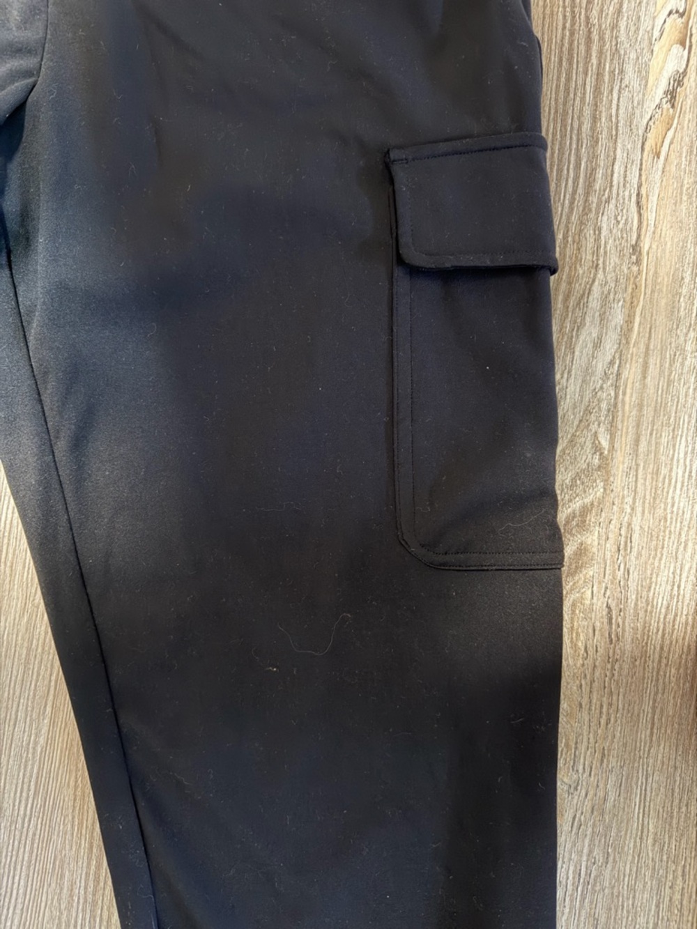 Women’s Yogalicious Black Cargo Joggers with Pockets, size Medium - Picture 4 of 6